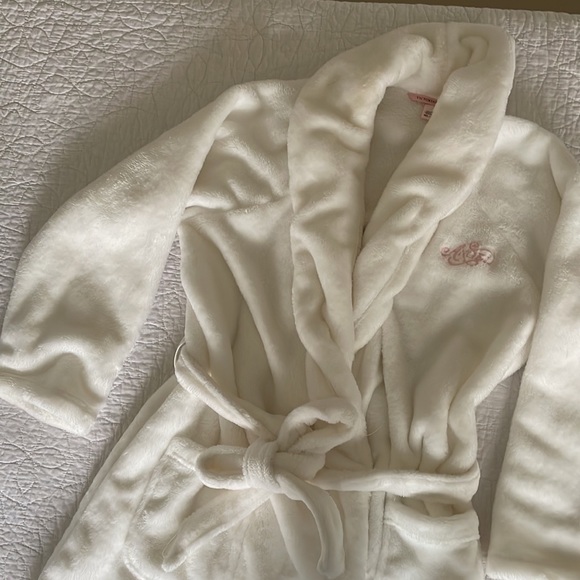 Victoria's Secret Intimates & Sleepwear White Fluffy Robe Poshmark
